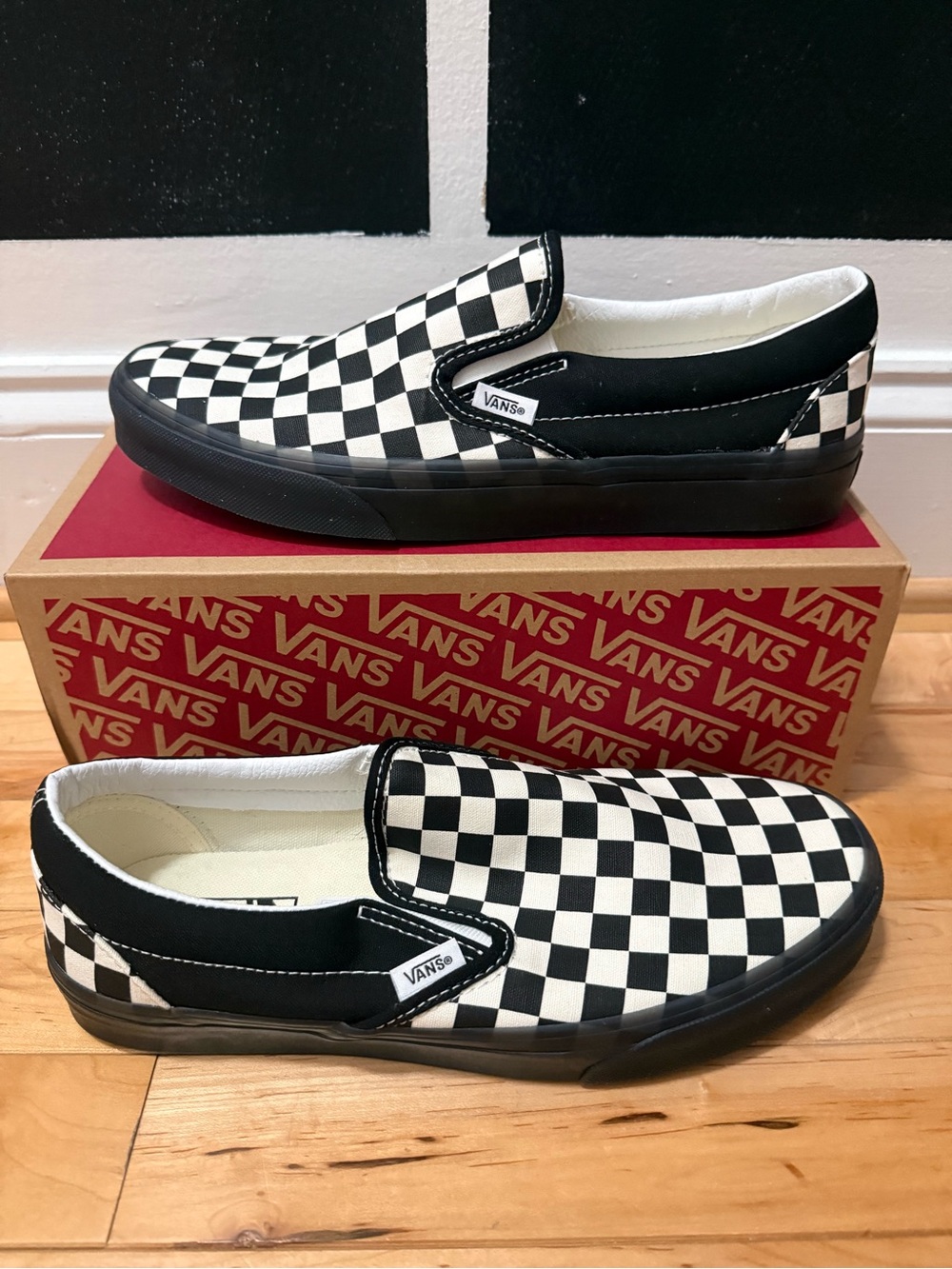 New In Box Classic Slip On Checkerboard Vans Back And White Men9 Women 10.5